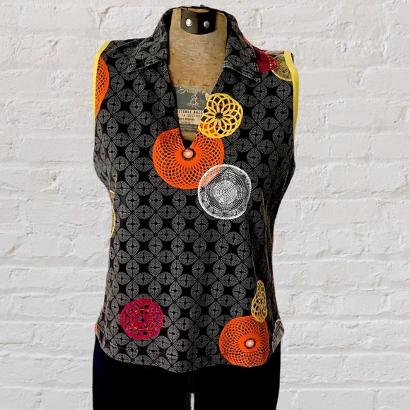 Kaelin Black Gray Mandala Design Sleeveless V Neck Collared Athleisure Top - Picture 1 of 4